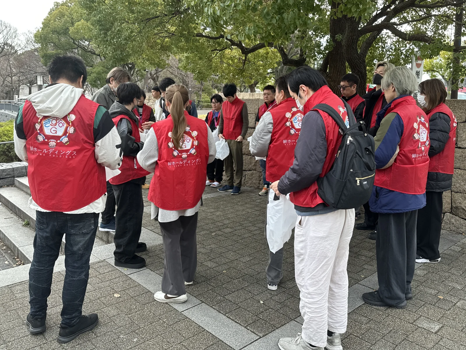 大阪城公園の清掃風景